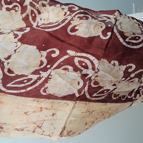 MONA Scarf 100% Silk Rectangle Scarf Red Geometric Design Made in India - Picture 4 of 6
